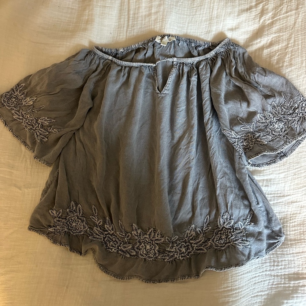 Solitaire for Anthropologie Grey Embroidered Boho Blouse - Picture 2 of 9